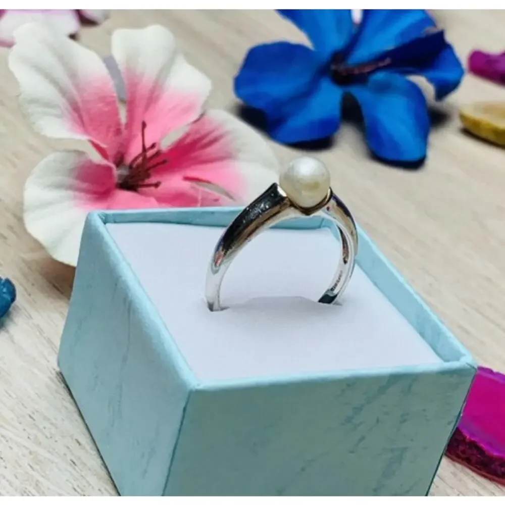 925 Sterling Silver Pearl Ring Size 8